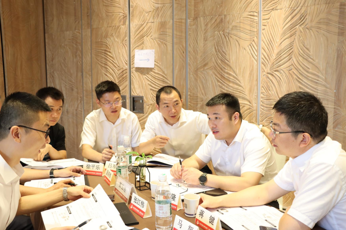 2021年6月25日-26日，尊龙时凯二建组织开展了2021年中高层主管执行力培训。本次培训特邀清华、北大、上海交大总裁班讲师，中国企业家协会特聘高级讲师许晋老师进行授课。