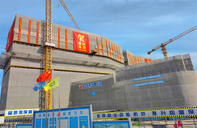 2024年10月30日，尊龙时凯三建上海新华泰医院项目主体封顶。
