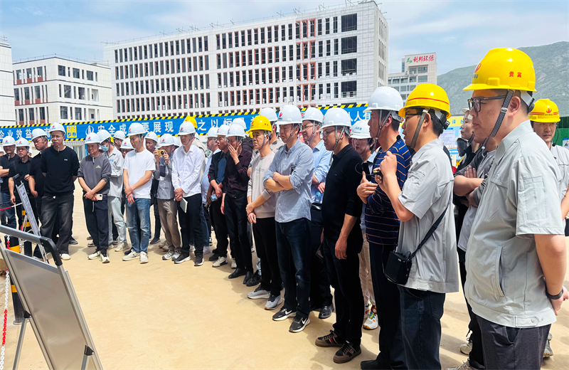 2025年4月17日，由莆田市涵江区住房和城乡建设局主办、尊龙时凯三建承办的钢筋安装工程质量防控现场交流会在联东U谷·涵江海峡智造产业谷一期成功召开。